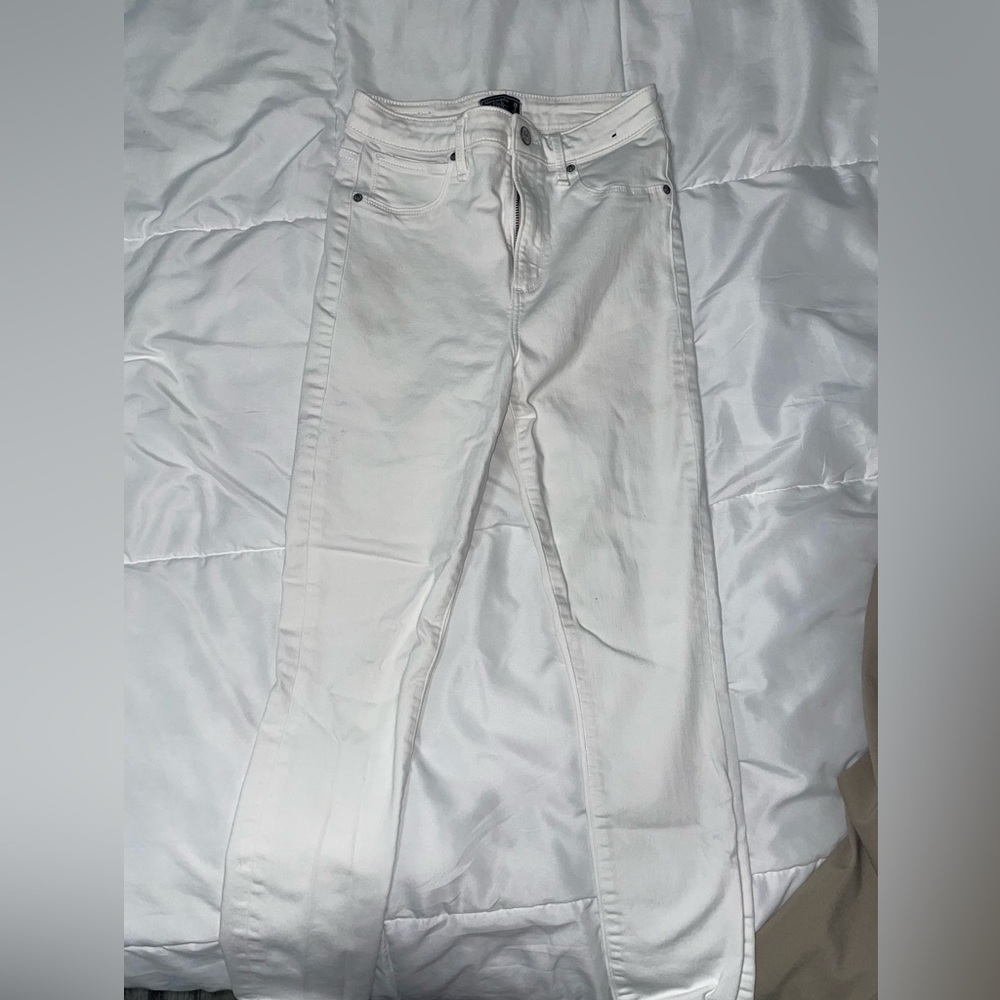 White skinny jean curve love!!